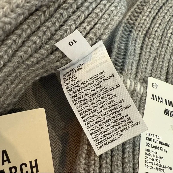 Uniqlo x Anya Hindmarch Scarf and Hat - Picture 4 of 5